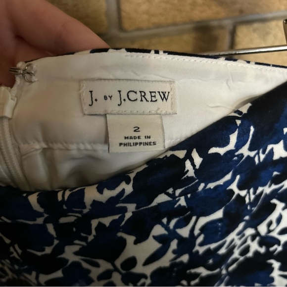J. By J. Crew Pencil Mini Skirt Size 2 Blue & White Floral Design - Picture 5 of 6